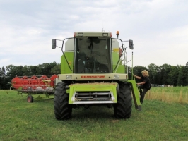 Albtour-2015_08_Arbeitseinsatz-mit-Mähdrescher-auf-dem-Steighof-in-Bichishausen_1