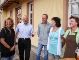 Albtour 2016 gute Gespräche am Bahnhof Münsingen